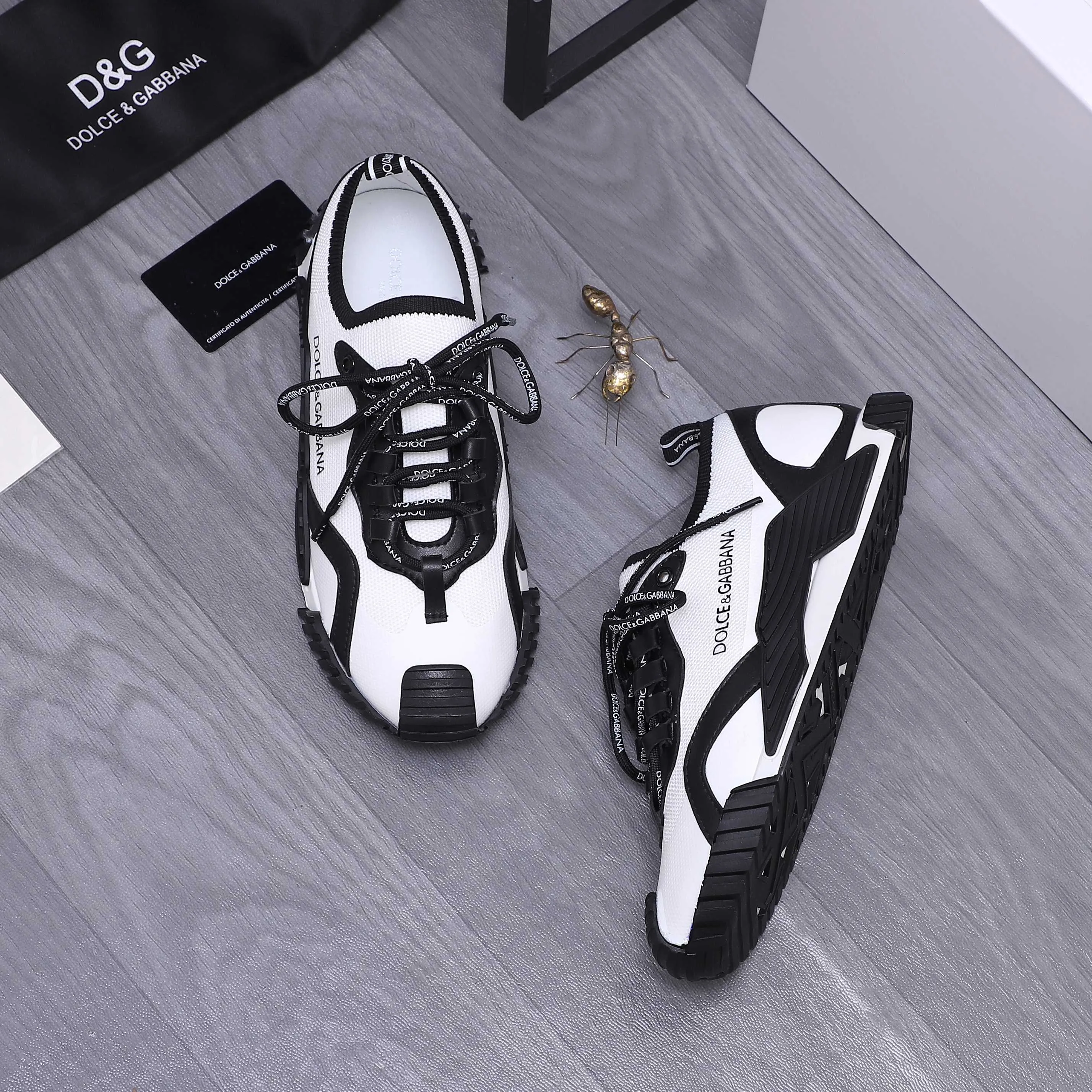 Men's shoes💰442 Product trademark: DG (Dolce & Gabbana) couple's casual shoes Regular size: 35-46 Product materials: Selected cowhide stitching fly woven upper, cowhide insole, original outsole